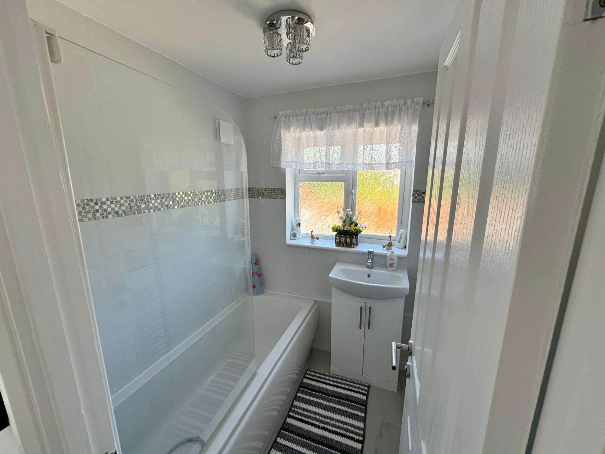 Villa Modern 3-Bed Hideaway Near Westgate With Parking Canterbury Exterior foto
